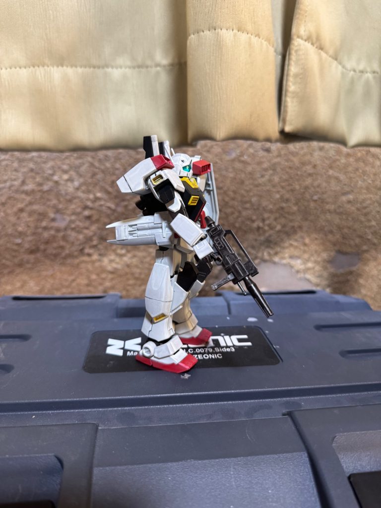 ほーんバックパックがほぼmk-2って事はmk-2の配色で塗ってみたら良いんじゃね？位の安直さで塗ったらまぁ似合うこと似合うこと。とは言えジム特有の緑がかった白が出るという評判のClassy'n Dressyクローバー使ったのに普通に白いのは下地色の影響なんですかね？テスト塗り無し一発勝負とかやるもんじゃねぇな。他の色は大体狙い通りの発色なんだけどなぁ。