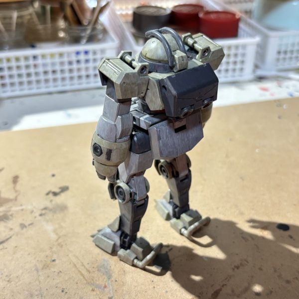 筆塗りの２色目完了しました。全体的に黄色に寄ったデザートカラー的な感じにしたいという思惑でしたが、そもそも取説の設定画のカラーリングはこっちの方のイメージでした。（完成見本や成型色は緑寄り）（2枚目）