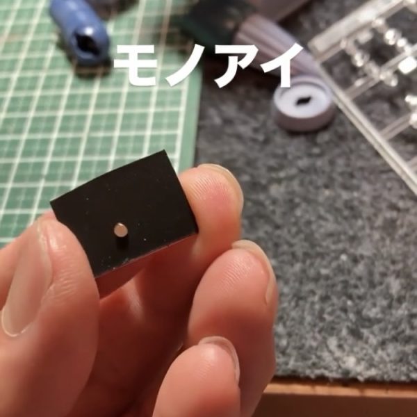 旧キット1/144アッグ製作開始です！これ人気キットだったんですねwこちらでも色んな方が色んなカスタムを施し投稿されていてビックリしたと同時にとても参考になります。自分好みにチョイス(パクリ)させていただきながら進めていきたいと思います。ズゴックの腕とアッグのドリルって寸法ピッタリなんですね！塗装の関係とモノアイの関係で胴体？分割してます。ひじの部分アッグらしさをもうちょっと追加したい。。（5枚目）