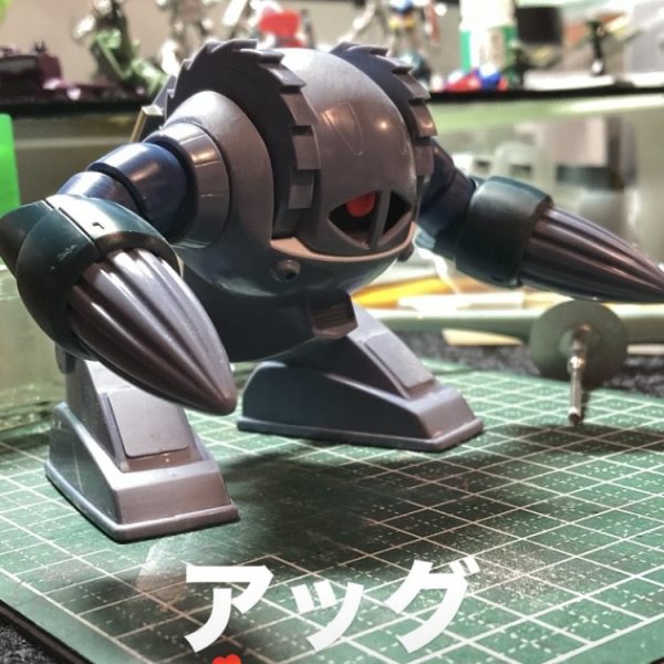 旧キット1/144アッグ製作開始です！これ人気キットだったんですねwこちらでも色んな方が色んなカスタムを施し投稿されていてビックリしたと同時にとても参考になります。自分好みにチョイス(パクリ)させていただきながら進めていきたいと思います。ズゴックの腕とアッグのドリルって寸法ピッタリなんですね！塗装の関係とモノアイの関係で胴体？分割してます。ひじの部分アッグらしさをもうちょっと追加したい。。（6枚目）