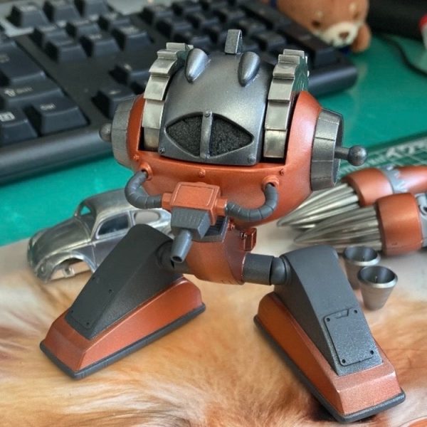 なんとか塗装に漕ぎ着けましたw下地にはガイヤのメカサフスーパーヘビー上塗りにはMr.メタリックカラーGXを混色ボカシも同じくデカール貼ってトップコートしたら完成なんで明日お披露目できたらいいかな。。（1枚目）