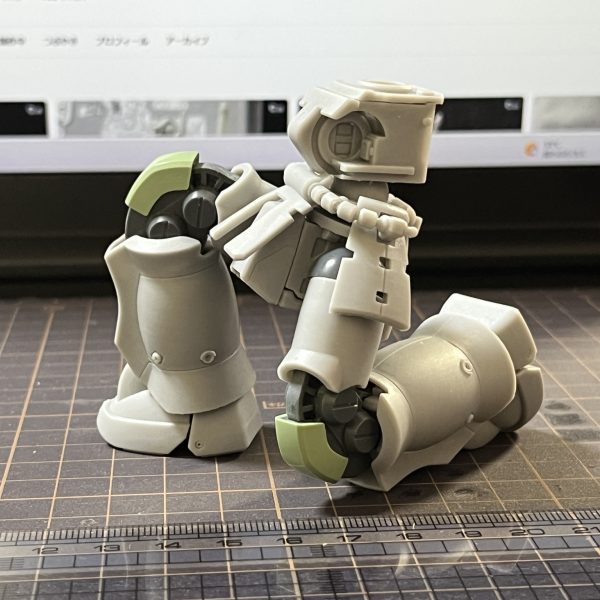 はい、ユルユルお爺苦闘の公開による皆様のご機嫌伺いの時間ですよ♥。&nbsp;クリアランスの余裕と欲望(笑)を詰め込んで脳内構想したものを現実の素材強度と解像度に当てはめてみる。&nbsp;問題と対策・スタイル(外形/ポージング時)及第点。部品クリアランス詰めとスカート接続部切り欠き(開閉可動余裕)増量。・胸と肩構造のハメ合わせダボ(差し込み)を強化。・首可動枠増量。継続事案・自前頭部・膝関節外装テストプリント準備。・ザクマシンガン検討開始。・ザクバズーカ検討開始。・ヒートホーク比率改善版検討開始。　…ということでお風呂で考えてくる…。&nbsp;ハニー：また失神寝落ちしないでよ？チェックに行くわよ！&nbsp;…お手数おかけします…(^^;)。　そんな中・更なる蛇足：(今後)パルスケーブル可動成立により…自家製可動指検討開始？&nbsp;溺れてなかったら…続くよっ。&nbsp;（2枚目）