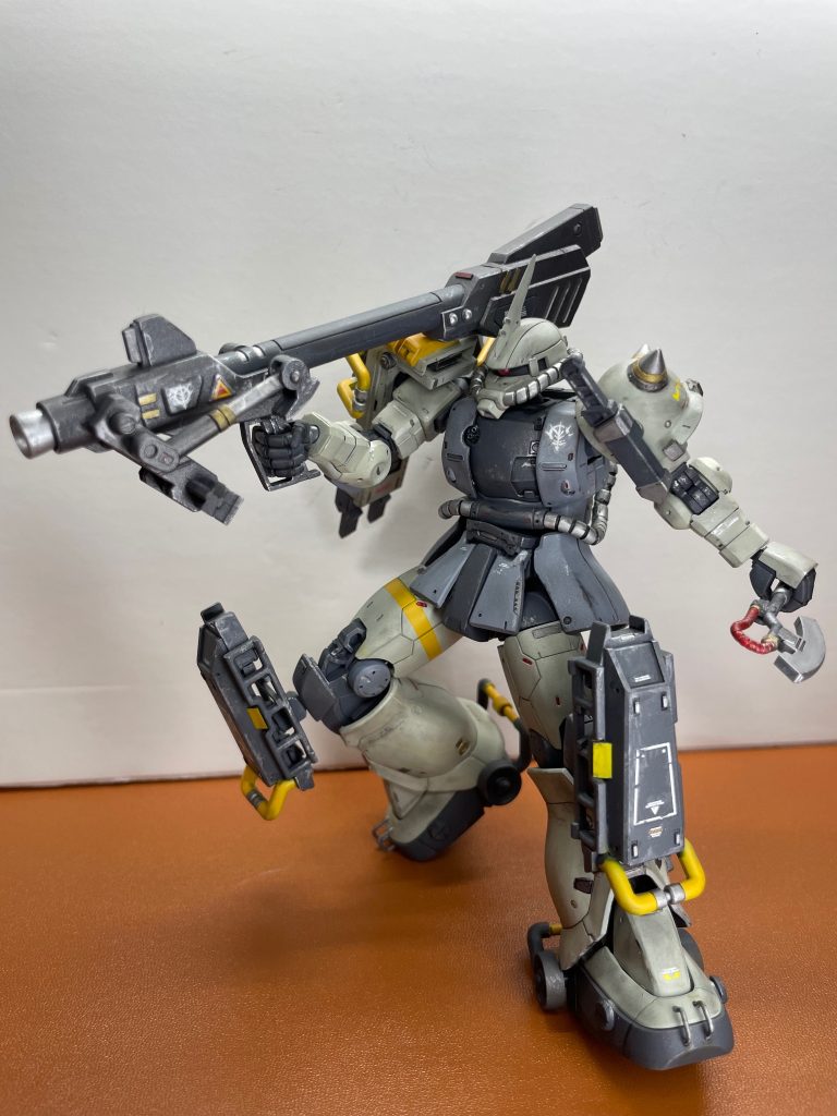 装備1ビームバズーカジャンクパーツから生成。こだわりとしては武器があり過ぎて持てないので自立用のランディングギア(可動)制作。ちょうどいいジャンクパーツ探して&加工に作業時間爆増したことはヒミツ⭐︎&nbsp;
