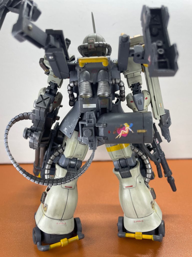 最初は何気なく手に取ったペインティングモデル。初めて作るザク。。。さらっと作る予定でした。が親父たちが熱中するわけだ、、、カッコいい！！！それはまるで雷に打たれたようでした。アナザー世代な私ですがザクの虜に//