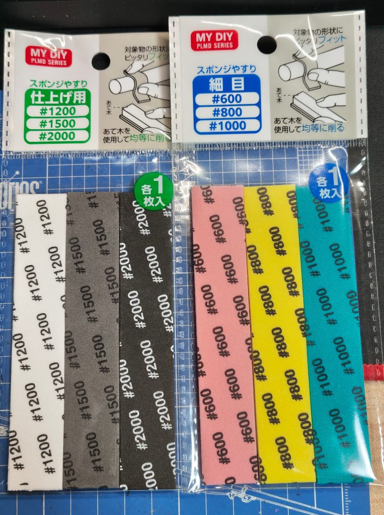 作品名：セリアでお買い物<p>セリアで消耗品補充していたところ・・・ ん！？ どうせパクるなら番手と色も合わせてよ・・・</p>
