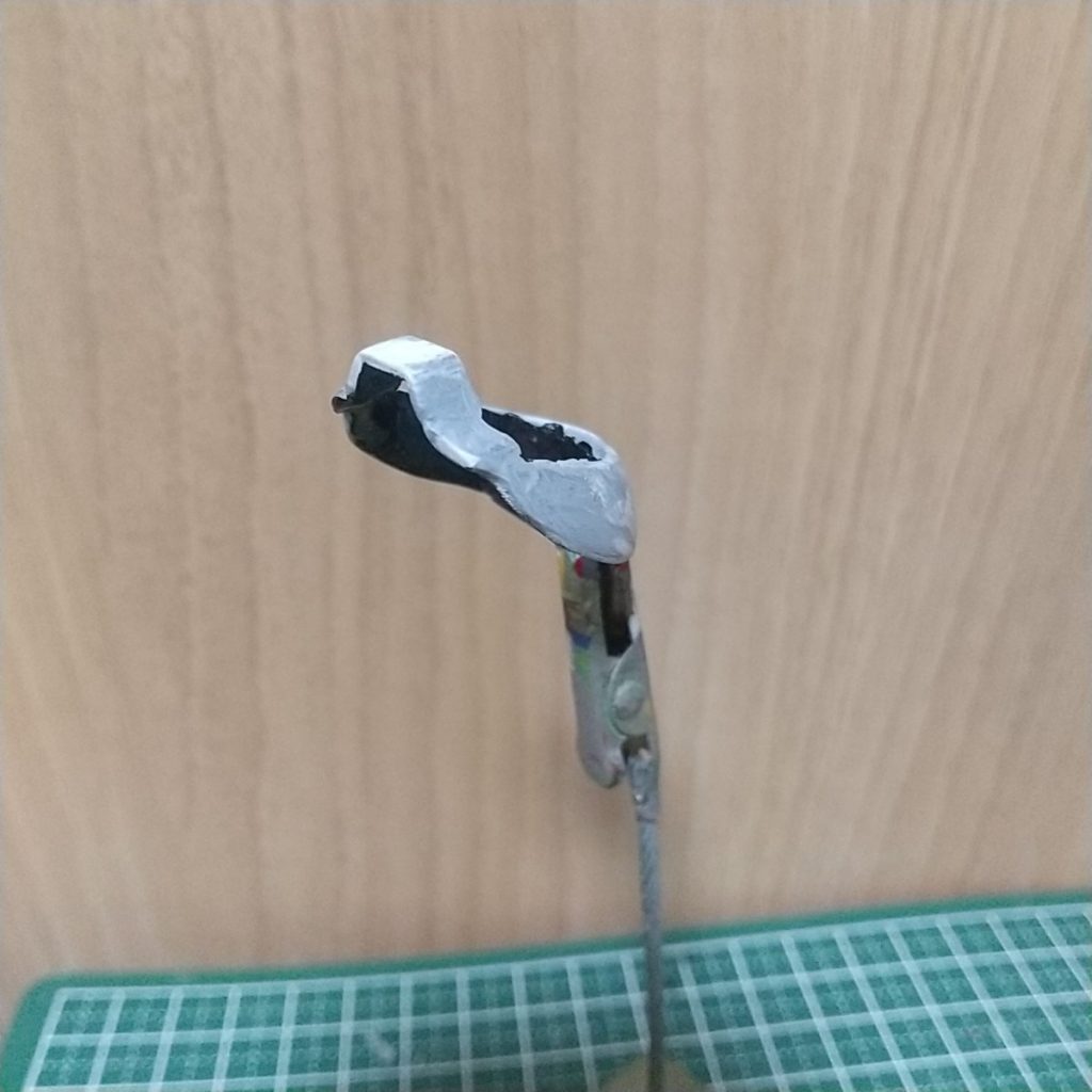 プラ版でこのようなシャンプーハットのようなパーツを作り頭に被せます。