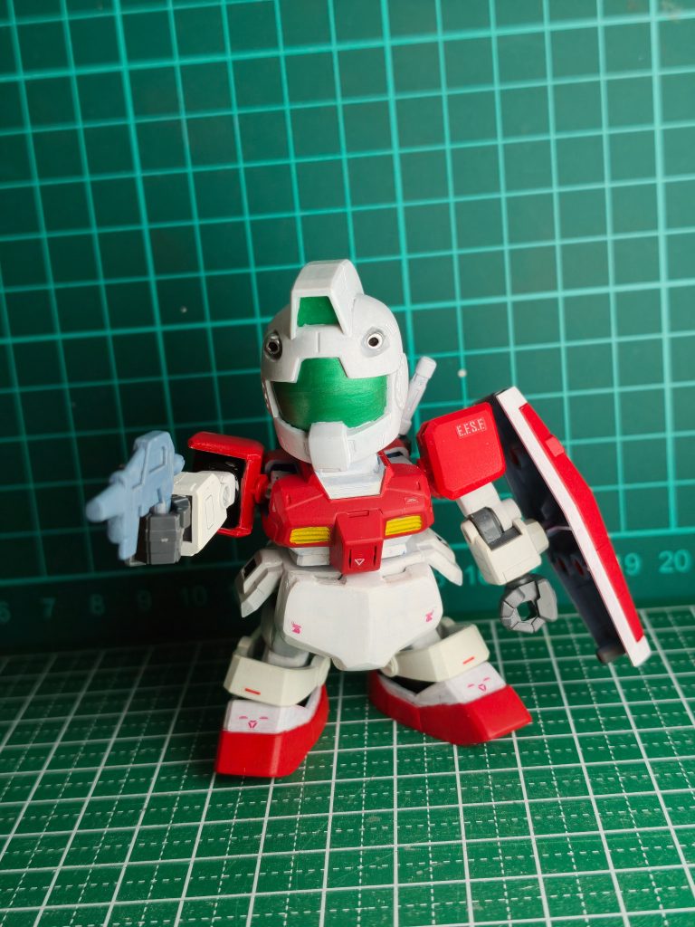 スプレーガン、なかったのでガンダムのものをカットして使いました
