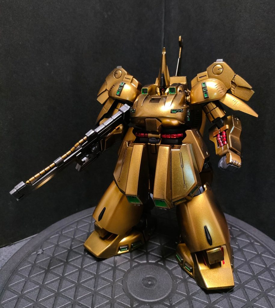 今回は自分のジ・Oのイメージの金色で塗装しました。金色部分はガイア黒サフ〜ガイアFXブラック〜ガイア　ゴールドパール黒部分　黒サフ〜FXブラック〜ブルーメタリック赤部分　黒サフ〜FXブラック〜ガイア　プライマリーメタリックレッド〜クリアレッドフレーム　メカサフヘビーオメメは蛍光ピンクからの蛍光ピンク。ブラックライトで光る！！ブラックライト持ってないけど・・・。細かな緑部分はエナメルのグリーン。これ本当にめんどくさかった・・・。