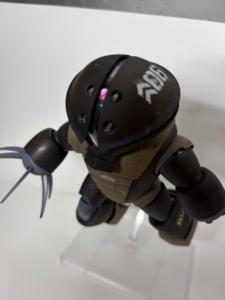 ちゃんとモノアイを上まで持ってこれるところがポイント高いキットですねいかにも水泳部って感じで最高👍