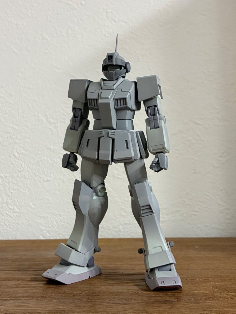 一回目のサフを吹いた状態です。