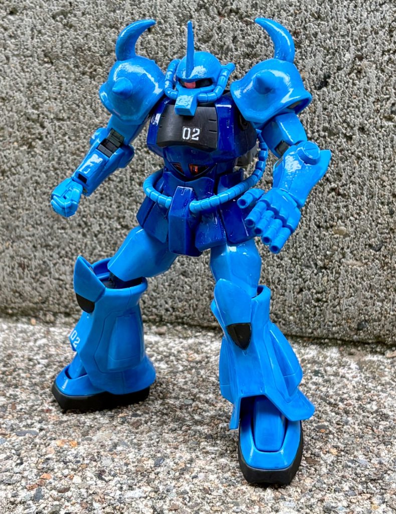 02のデカールを貼っているが、これは初期量産型グフと区別するためである。