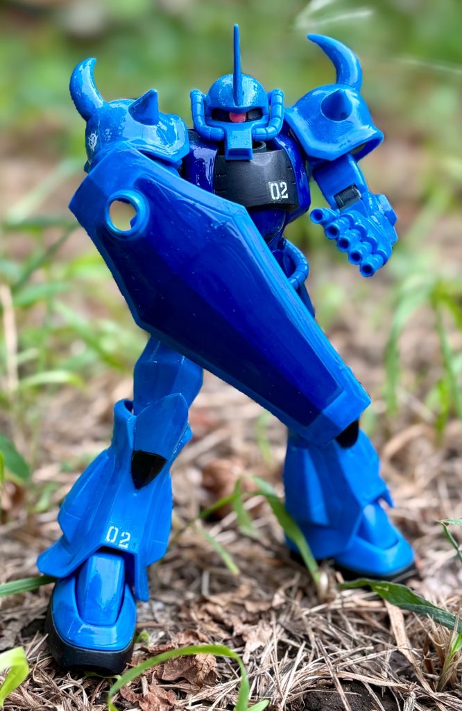 そういえば右腕にシールドを装備してる機体ってあんまり見かけないなぁ…(zaku-kao1)