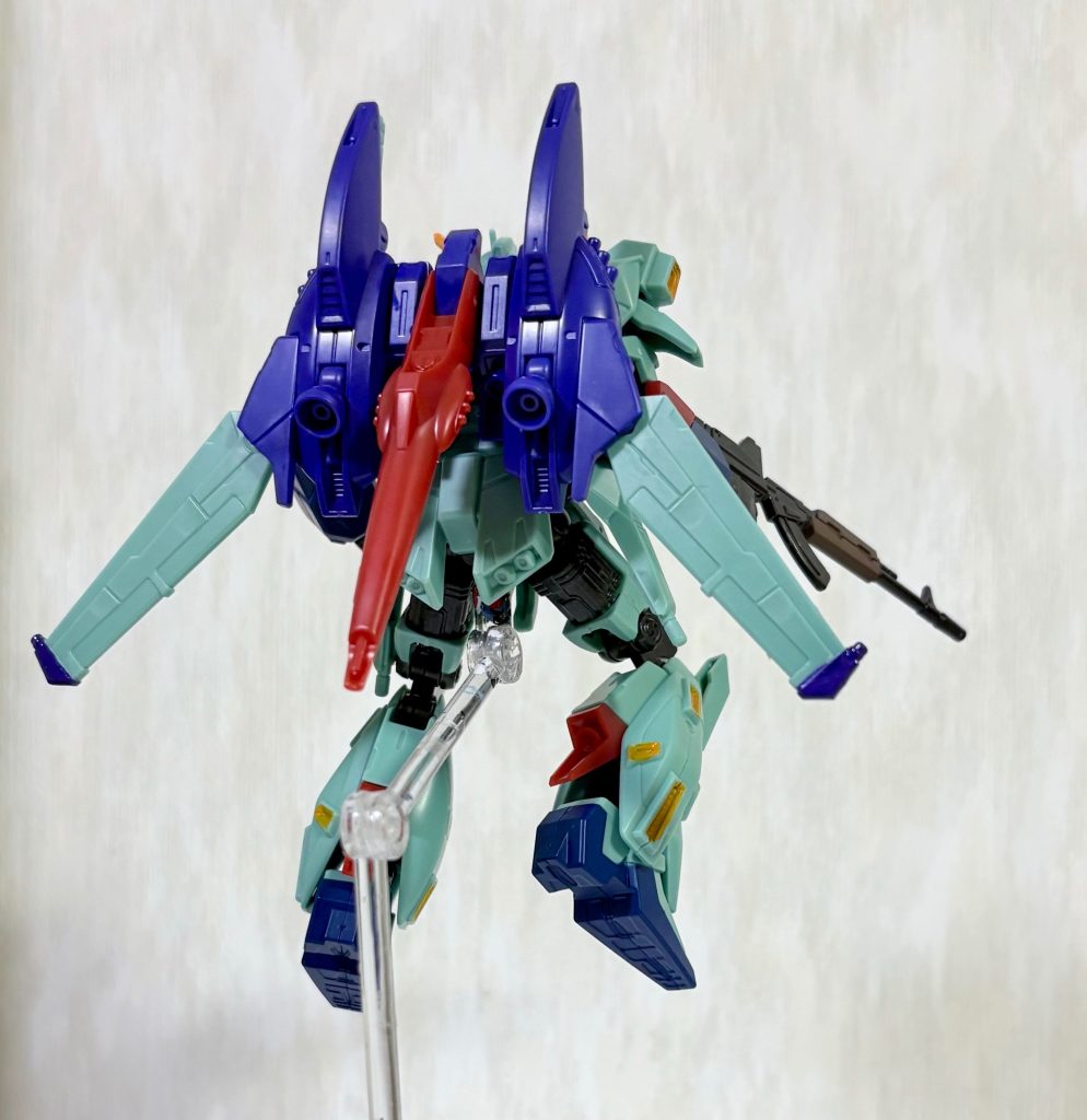 リアビュー。背中のウィングがトランスフォーマーっぽく見えるのがチャームポイント。(gundam-kao6)