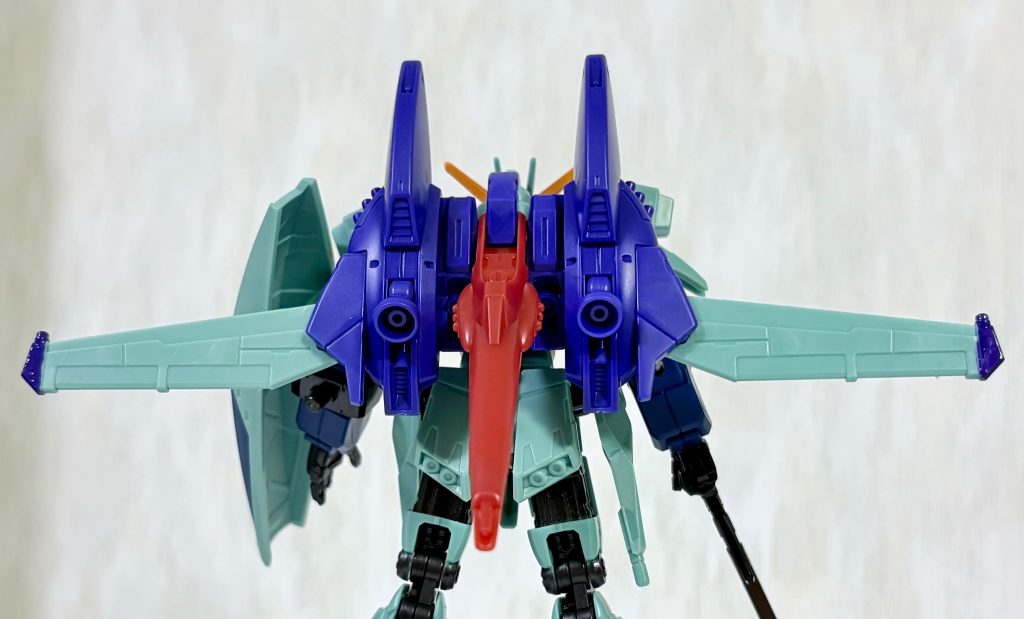 ウィングは可動する(zaku-kao2)