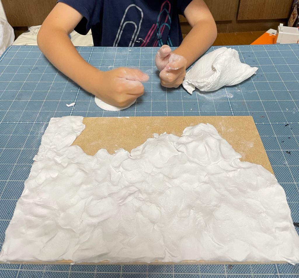 紙粘土で土台作り