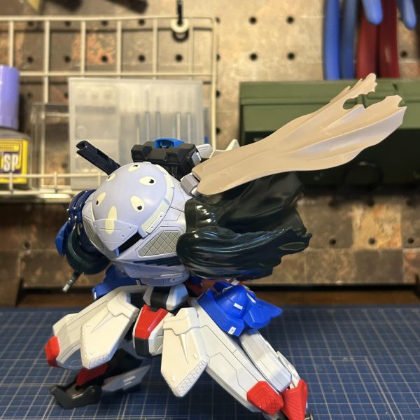 制作中ではありますが、久しぶりの投稿でございます！概ね工作終了、塗装前。今回は、私の好きな隻腕忍びのオマージュ制作でございます！次回は、完成投稿になります😊（2枚目）