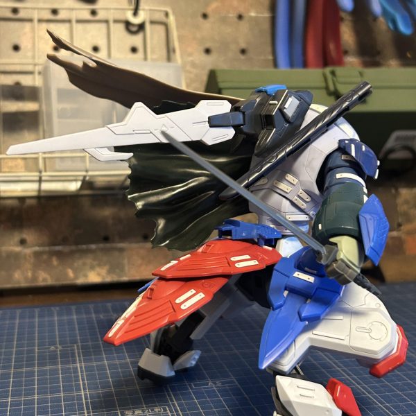 制作中ではありますが、久しぶりの投稿でございます！概ね工作終了、塗装前。今回は、私の好きな隻腕忍びのオマージュ制作でございます！次回は、完成投稿になります😊（3枚目）