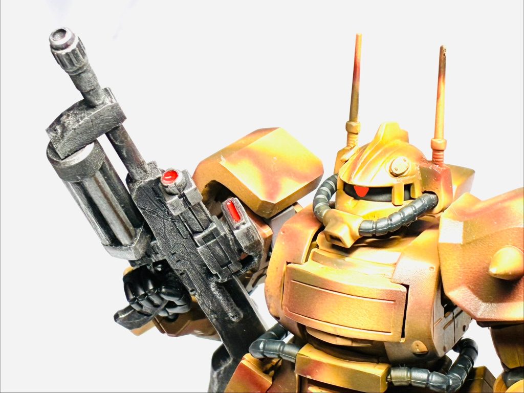 今回はデザートザクのラビットタイプにモデルを依頼しました。無骨な武器が似合うかたなのでとても素敵ですね。