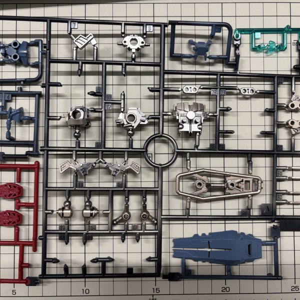武器以外のガンメタをカッパーに。黒→ブルーグレー白→エアクラフトグレー赤→メタリックレッドということで、ちょっとG3に寄せる感じでマグネットコーティング後を意識して配色しました（2枚目）