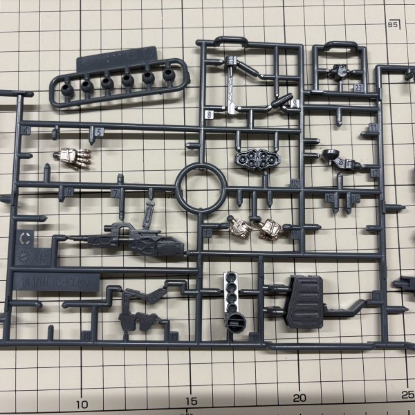 武器以外のガンメタをカッパーに。黒→ブルーグレー白→エアクラフトグレー赤→メタリックレッドということで、ちょっとG3に寄せる感じでマグネットコーティング後を意識して配色しました（4枚目）