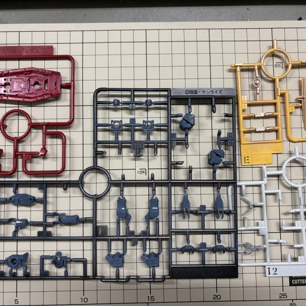 武器以外のガンメタをカッパーに。黒→ブルーグレー白→エアクラフトグレー赤→メタリックレッドということで、ちょっとG3に寄せる感じでマグネットコーティング後を意識して配色しました（5枚目）