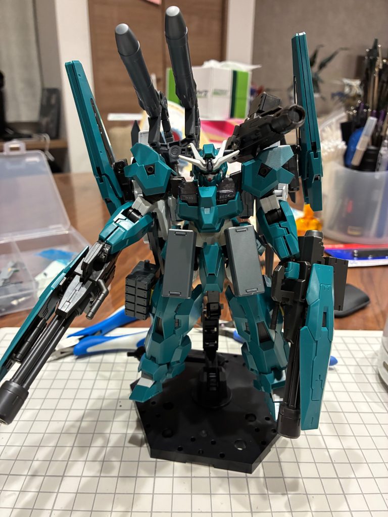 ほぼほぼこれで行こうと決めた形流石にサンダーボルトのFAガンダムをイメージに持っていたのでサブアームをなんとかつけたかったんですが、流石に剥き出しのミサイルはあかん、、、ってなって最後に少し変更しました。