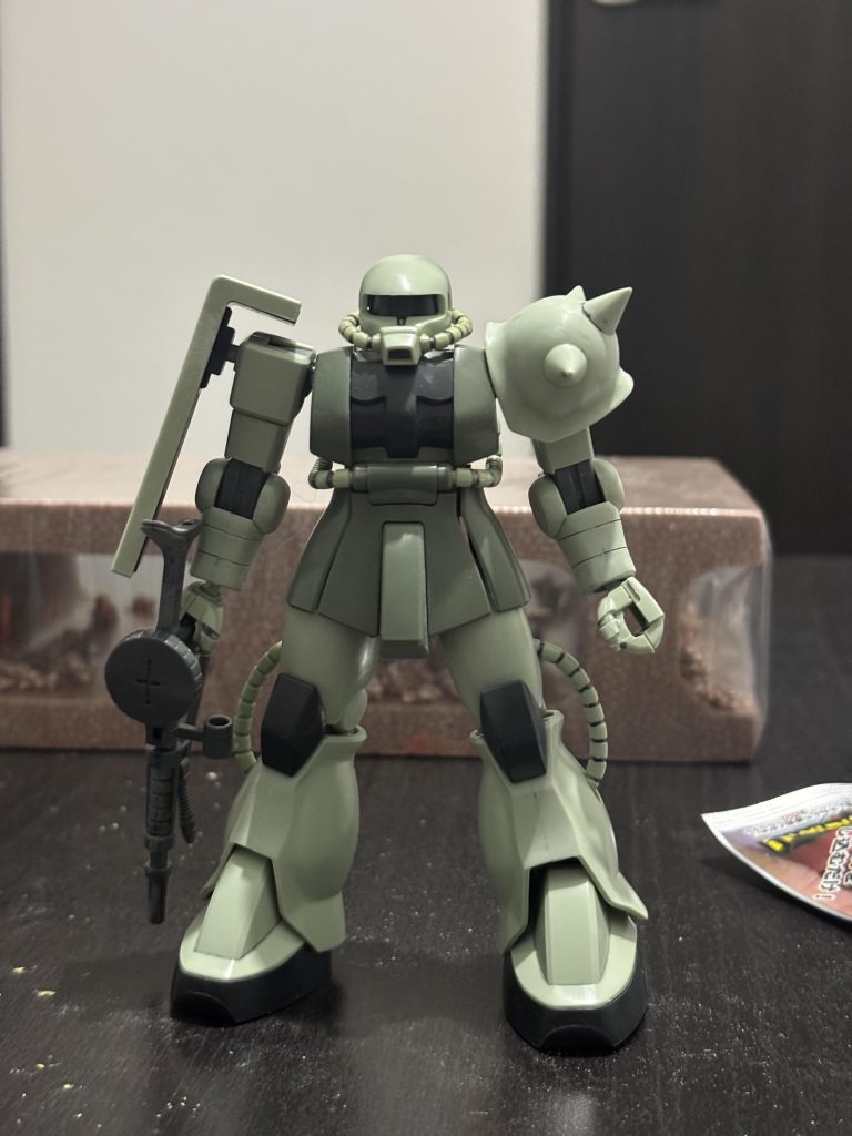作品名：<p>合わせ目消ししてかれこれ2年以上放置してました。 定期的に自分専用ザクを作りたくなる衝動… ジムはあと塗装待ちだから違うのにも手を出しますかw</p>
