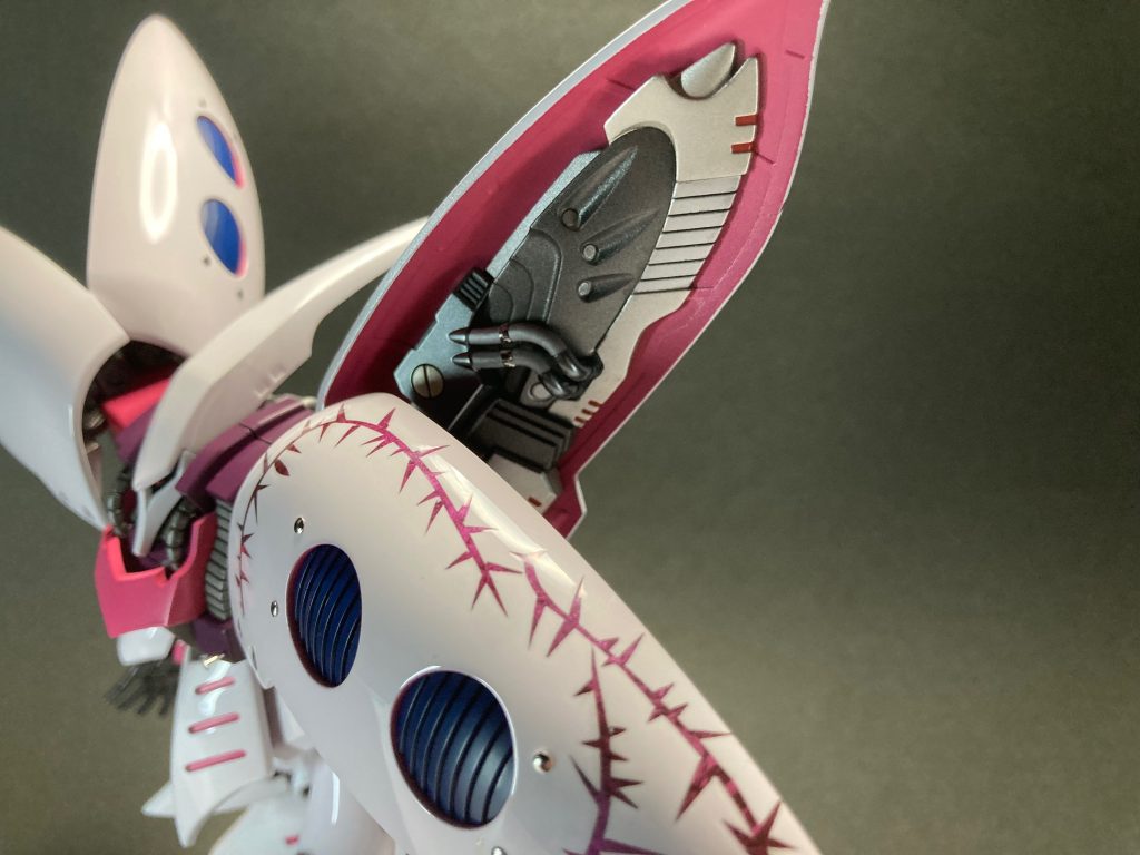 バインダー内部はあとから数えたら計8色使ってました。タトゥー部分はクリアーピンクのラップ塗装になっています。