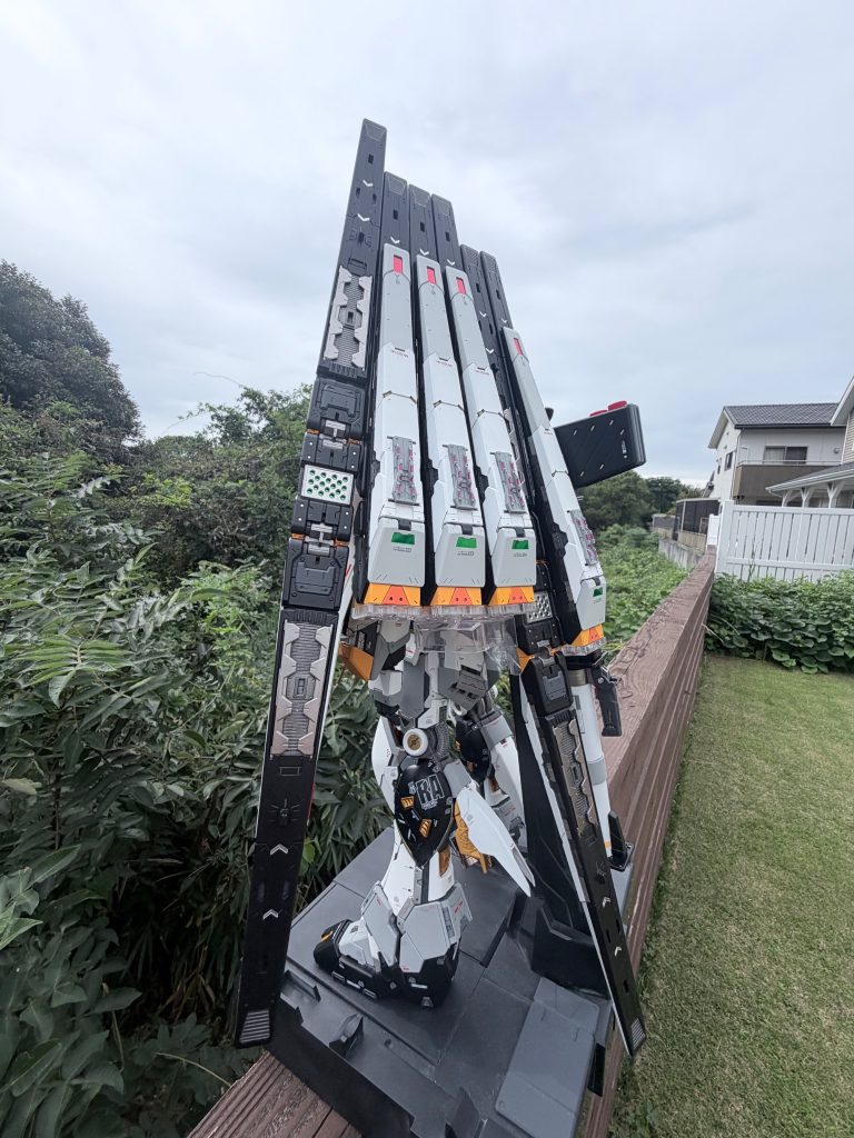 フィンファンネルは大きくて重いのですが、やっぱりフィンファンネルがないとνガンダムじゃないですね。