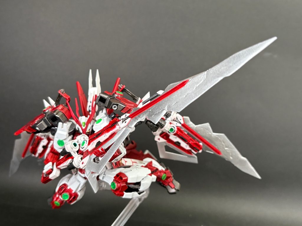 カレトヴルッフイナイド　ケルメシヌスのオプションの中で最大火力を誇る武器。原型と違い最初から武器として想定されているので、各パーツには「ブレイクバーナー」「ブレイクナイフ」「ブレイクカッター」と名付けられている。特筆すべきはその出力であり、ケルメシヌス側にも搭載されている小型ジェネレータを、それぞれ五基搭載し、最大稼働まで回転数を引き上げればサテライトキャノンやハイメガキャノンに並ぶ破壊力を発揮する。　加え、「イナイドシステム」という独立稼動AIを内蔵。MSを“捕食対象”として認識し、それを喰らい飢えを満たさんとする欲をプログラムしている。そしてケルメシヌスが唯一制御可能な“主人”として設定されており、一度解き放てば、誰にも止められない殺戮兵器と化す。