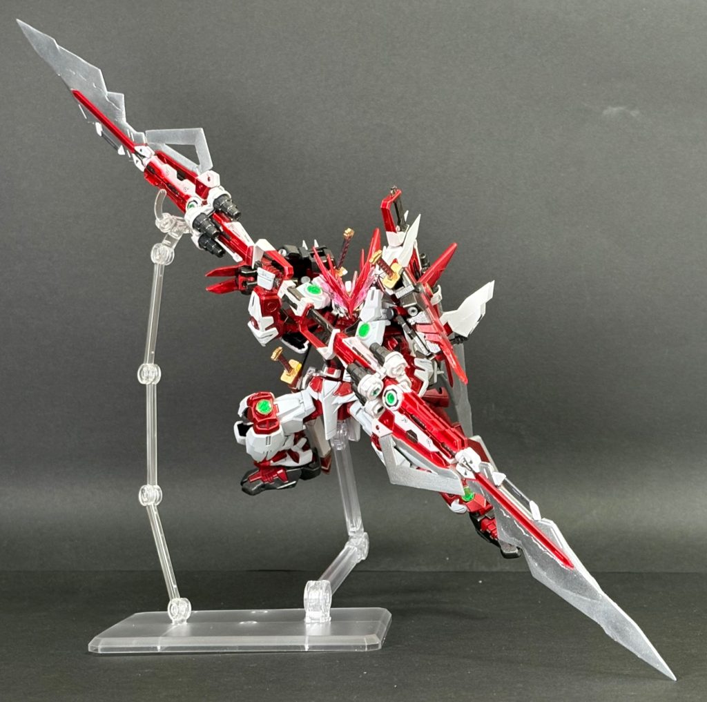 　要は、鉄血世界のモビルアーマーかそれよりヤバいのを三機飼い慣らしてるようなものだと思ってください。当然フレンドリーファイアもやりかねないのでパイロットには相応の技量が求められます。　こちらもほとんど色塗り替えただけですね、な訳あるかい。ブレード部分はプラ板で延長して、メタルシルバーで塗ってます。当然アンビデクストラスハルバードは面積と長さ増して楽しい感じになります（？）。