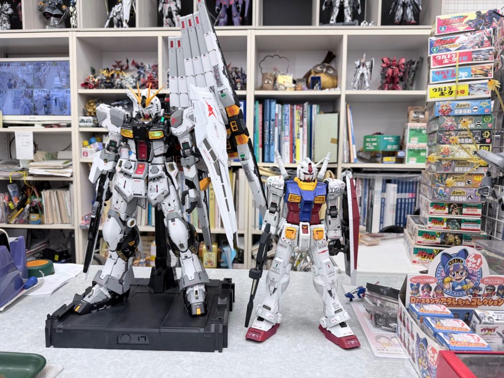 PGUガンダムと並べてます。この時点で既に二回りもデカいです。