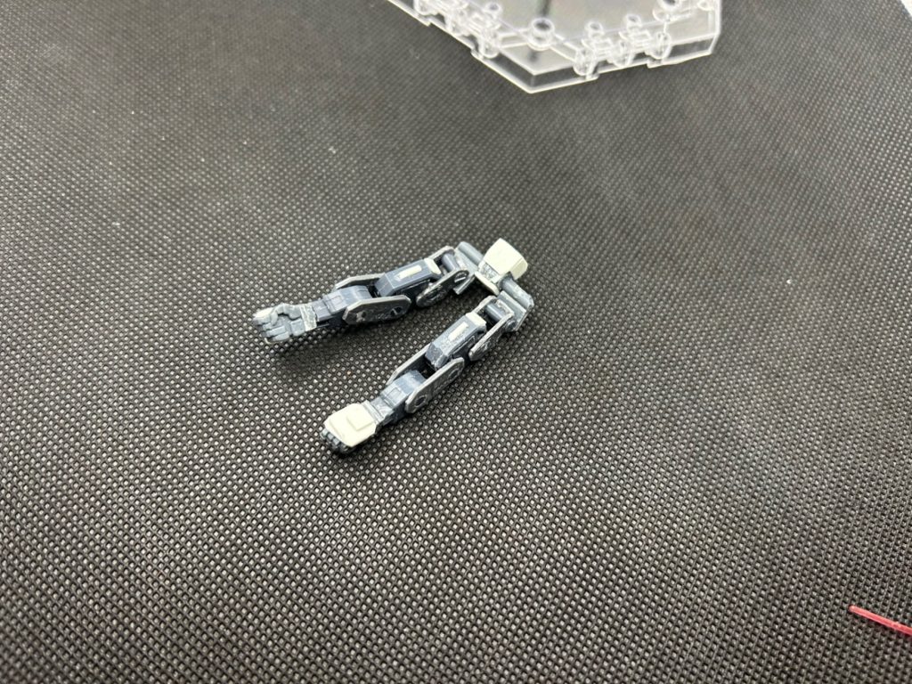 部品はプロトウィンダム3号機の腕部と脚部ジョイントを使いました。パーツ余っていたので使い道を数ヶ月考えていました。他は全部ランナーで製作しました。
