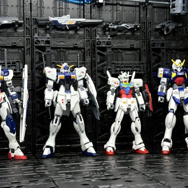 ガンダムマビノギオンの続きと、あとはマビノギオンシリーズ以外でも色々撮影する用に大型のディスプレイベースを作成中。あら、背景にそれぞれの機体投稿時には無かった武装がいくつか……敵も作れたら最高なんだけど「これだ！」という組み合わせがなくて難航してる。（4枚目）
