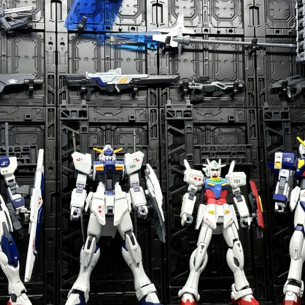 ガンダムマビノギオンの続きと、あとはマビノギオンシリーズ以外でも色々撮影する用に大型のディスプレイベースを作成中。あら、背景にそれぞれの機体投稿時には無かった武装がいくつか……敵も作れたら最高なんだけど「これだ！」という組み合わせがなくて難航してる。（5枚目）