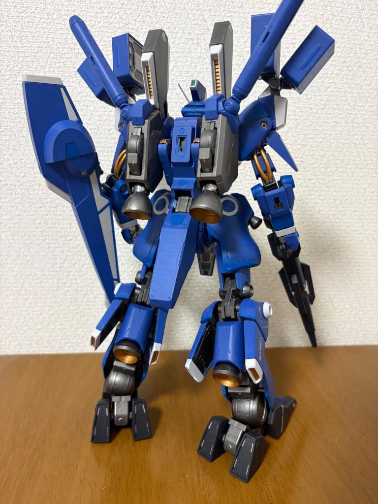 背面部バーニア裏パイプやフィン？はゴールドで塗装したおかげで情報量が増して良かったです