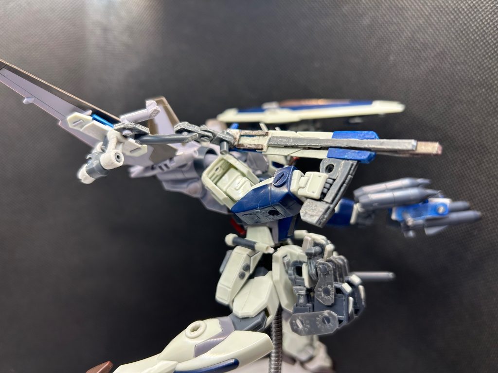 ビームランチャー形態シュベルトゲベール3とビームブーメランを合体し、アームに接続した形態です。