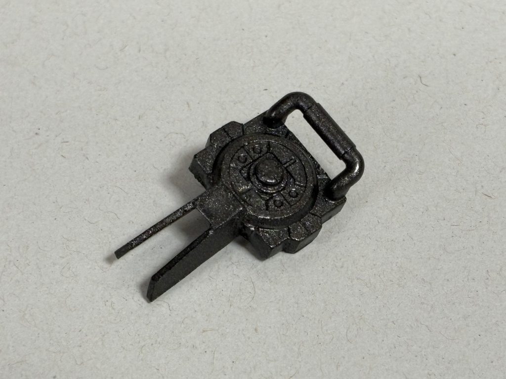 リフレクター　Iフィールドに似たエネルギー防御膜を展開する防御兵装。TAマレウスに接続時はサブグリップとして機能し、同時にΣフォームにおいて手薄となる左手側をフィールドで保護する。　これあるパーツをプラ板はっつけただけで、ほぼ無改造でつけてるんですよ。もし分かったらあなた………………………………………すごいですね！　非常にちょうど良いミキシング材料が見つかった時の感動たるや。