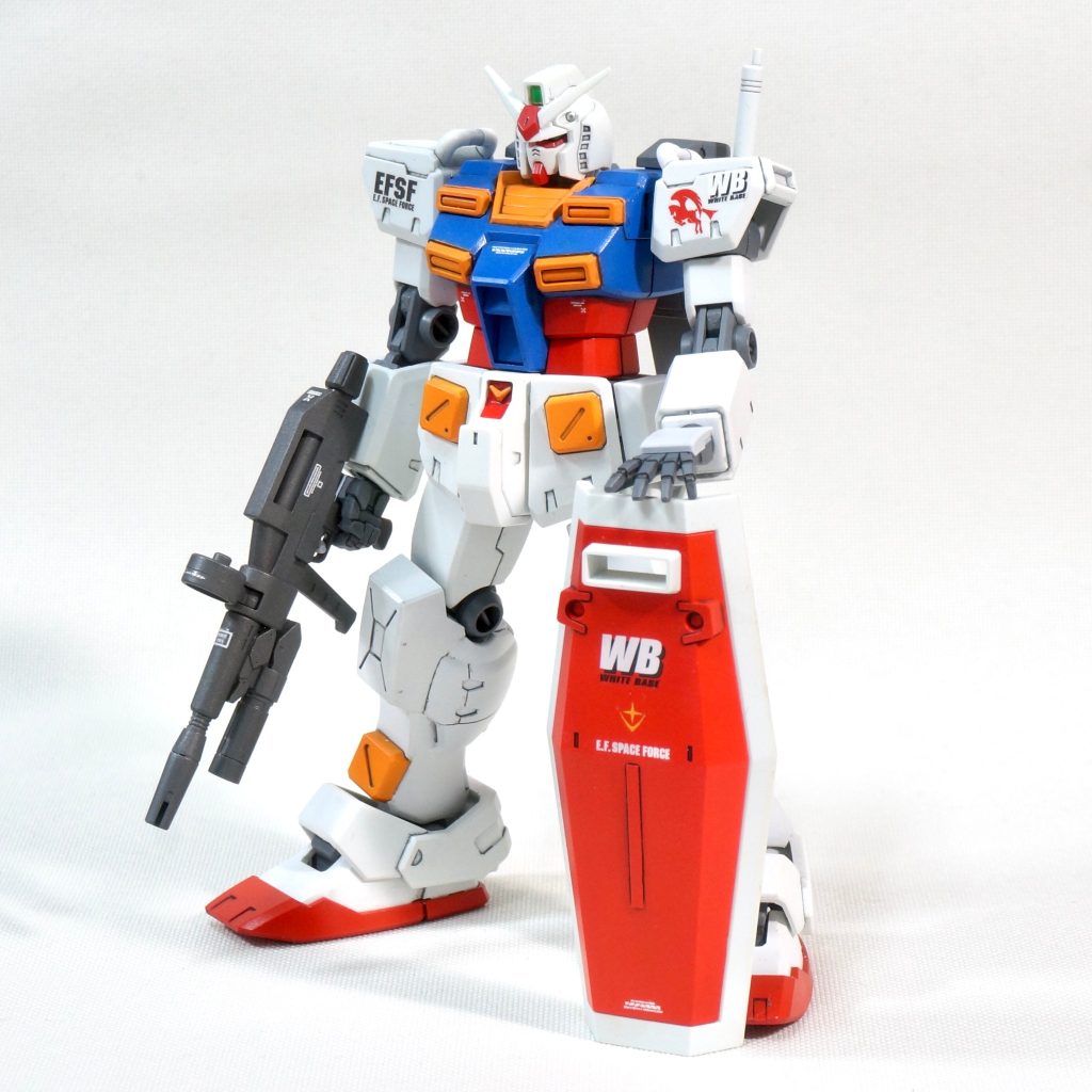 【妄想設定】RX-78PW-1（パワード・ガンダム）一年戦争終盤アムロ・レイのニュータイプ能力の開花に合わせ、彼の専用機として再設計されたガンダムの強化プランのひとつ。つまり、ガンダムNT-1（アレックス）の採用競争の対抗機。読んで字のごとくジェネレーターを増やし、RX-78をパワーアップ、マグネットコーティングなど反応速度を強化した単純強化プラン。この提案はアレックスに敗れペーパープランのみでの存在となるが、戦後改めてパワード・ジムとして試作、テストされた。…という妄想設定になります。