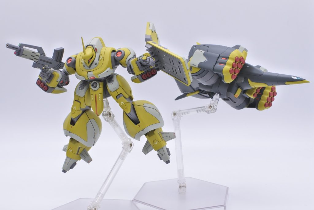 ハンドパーツはＨＧザク系から、指揮官用ビームマシンガンはＨＧギラ・ドーガ（レズン機）から、そしてビームガトリングガンはＨＧドラッツェからそれぞれ流用。ズサといえば弾幕、弾幕といえばガトリング、ガトリングといえばカッコいい、カッコいいは正義。