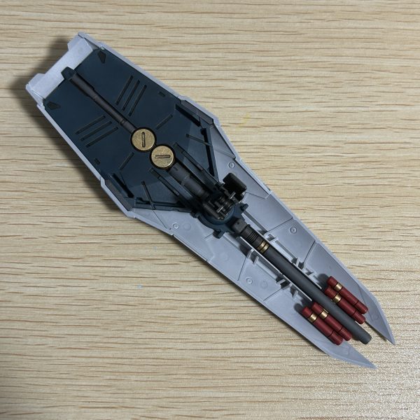 今回は武器とシールドを色々と塗装時に塗り分けをしてみました。（5枚目）