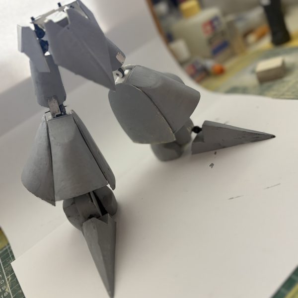 膝パーツのデザインが決まんなくて時間だけがすぎてく。、、（2枚目）