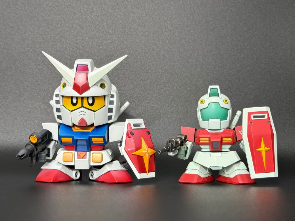 ガンダムと比べて。頭のサイズが全然違う…