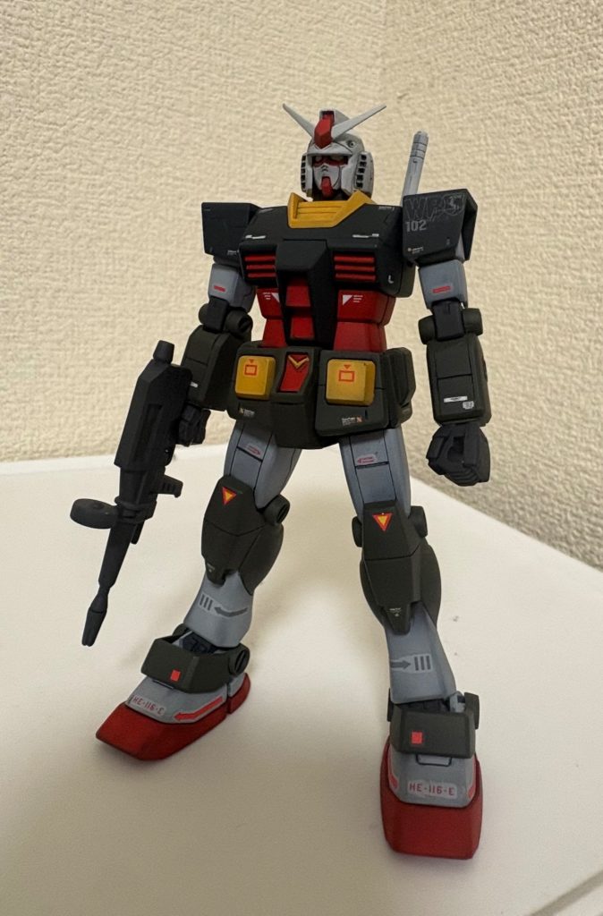 デカールはガンダムデカールとスジボリ堂さんのロボデカールです。体型変えるとGアーマーにならずアンバランスになりそうなのでその辺は諦めました