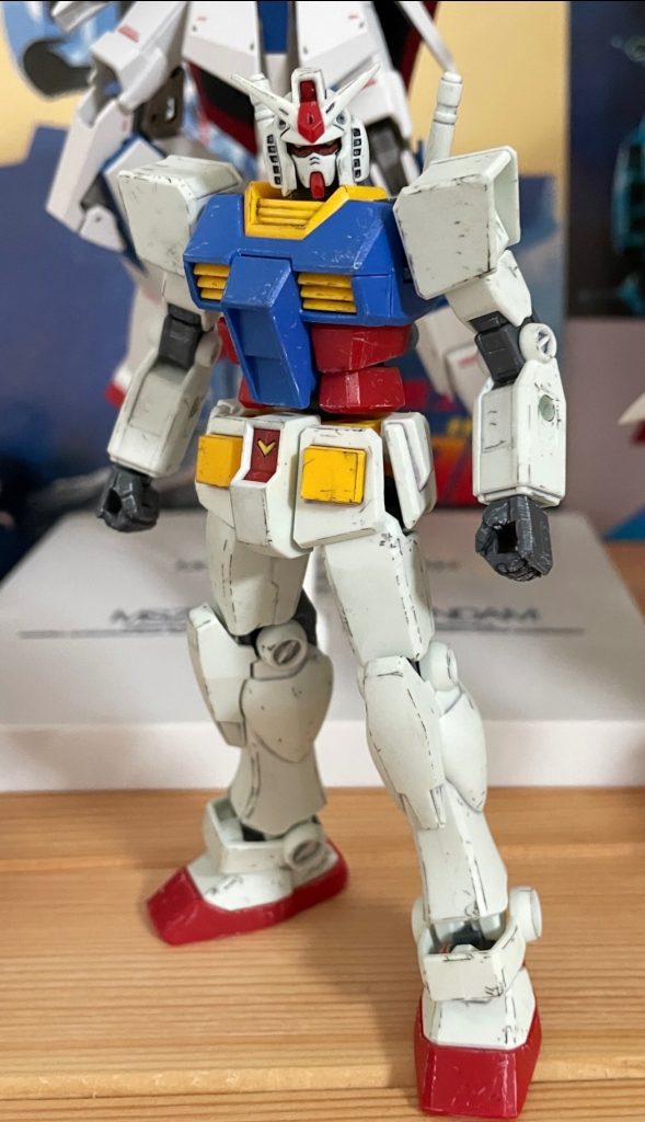 恐る恐る色鉛筆を叩く