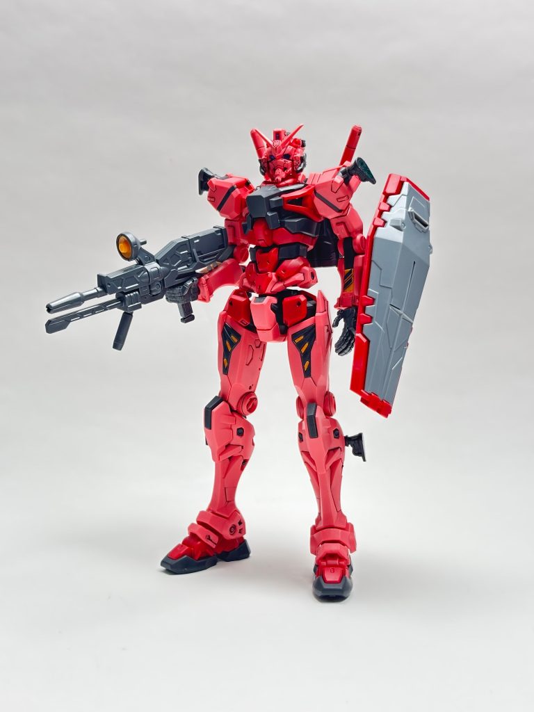 ライフルと盾個人的に、赤いガンダムにはライフルと盾というよりハンマーのイメージが強いですねまあシュウジ君のせいという事で←