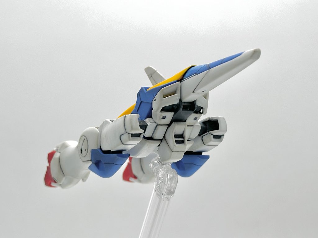続いて、V2ボトム・ファイター。V2ガンダムの胸部と腹部の白いパーツはこちらに配置されます。なんて複雑…