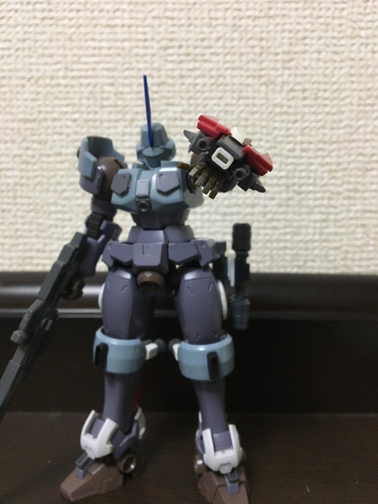 レザブレまた少し改造しました。ブレード発生口の横にキャノンを2門追加、白いパーツはこのままにしようか別にしようか悩み中。手持ちのジャンクもあまりないので、良さそうなパーツを探すだけでも一苦労w あと足回りも少し変更。やっ [&hellip;]（2枚目）