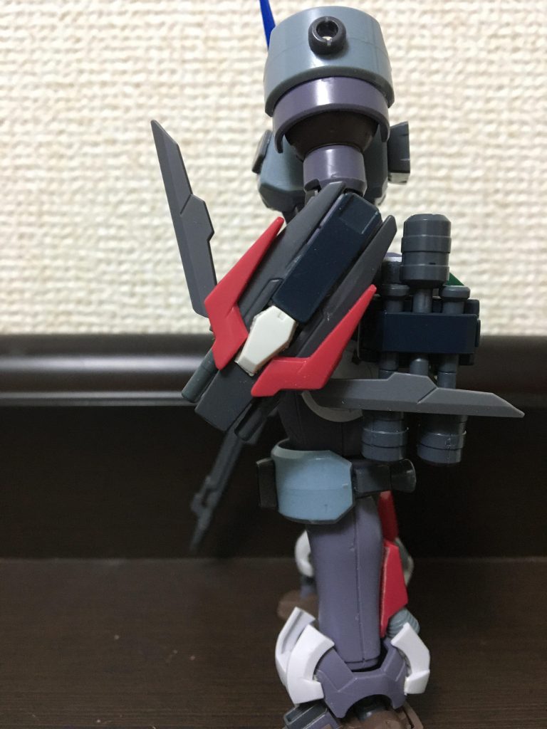レザブレまた少し改造しました。ブレード発生口の横にキャノンを2門追加、白いパーツはこのままにしようか別にしようか悩み中。手持ちのジャンクもあまりないので、良さそうなパーツを探すだけでも一苦労w あと足回りも少し変更。やっ [&hellip;]（1枚目）