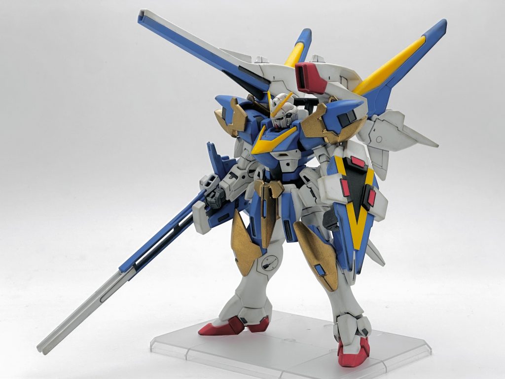 劇中だと、V2アサルトバスターは一瞬しか登場しない上に、アサルト装備の開放バレル式メガ・ビーム・ライフルとバスター装備のマイクロ・ミサイル・ポッドが付いていないという不完全な状態でした。故にこの状態は、幻のフル装備といえます。